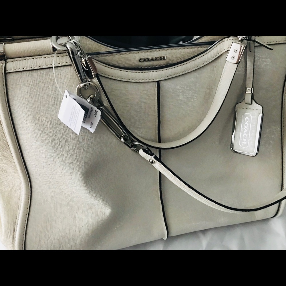 Coach Leather Purse - Picture 5 of 6